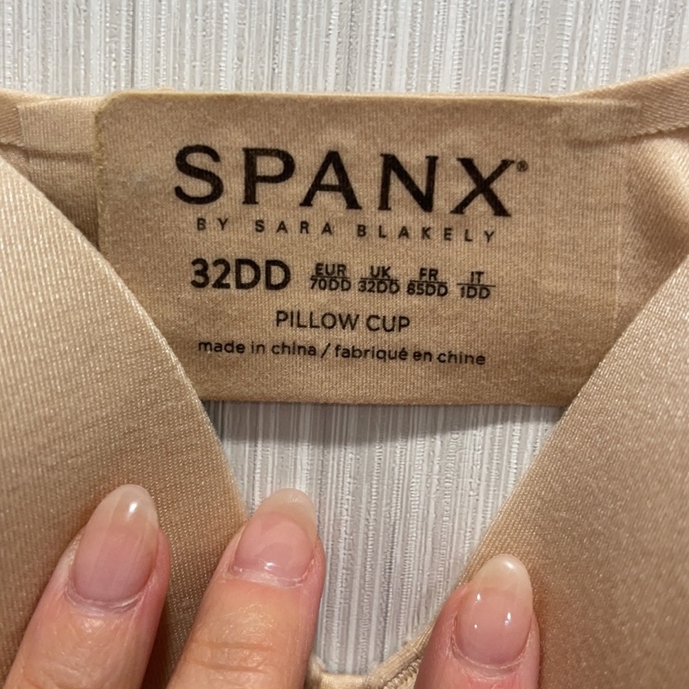SPANX Bra. Size 32DD. EXCELLENT Condition!